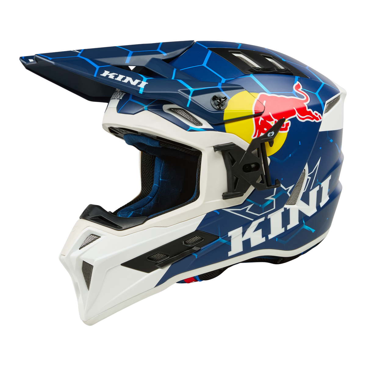 Der Kini Red Bull EXC Helm 1.0 ist ein blau-weißer Motocross-Helm mit Red Bull-Logo, Wabenmuster, dem Schriftzug "KINI" an der Seite, schwarzem Visier, Belüftungsöffnungen und Quin Smart Safety Sensor-Kompatibilität.