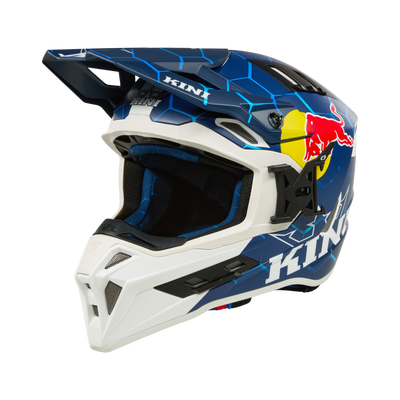 Der Kini Red Bull EXC Helm 1.0 ist ein blau-weißer Offroad-Motorradhelm mit dem Red Bull-Logo, dem Quin Smart Safety Sensor, einem großen Visier und dem "KINI"-Schriftzug an der Seite auf schwarzem Hintergrund.